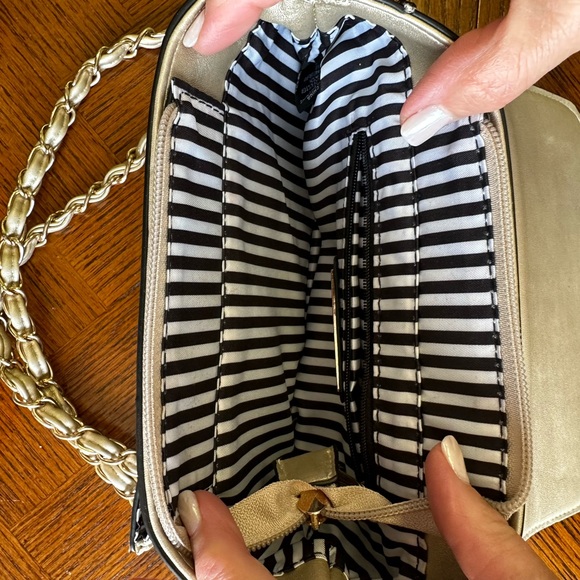 Gold MMS Purse. - Picture 3 of 3